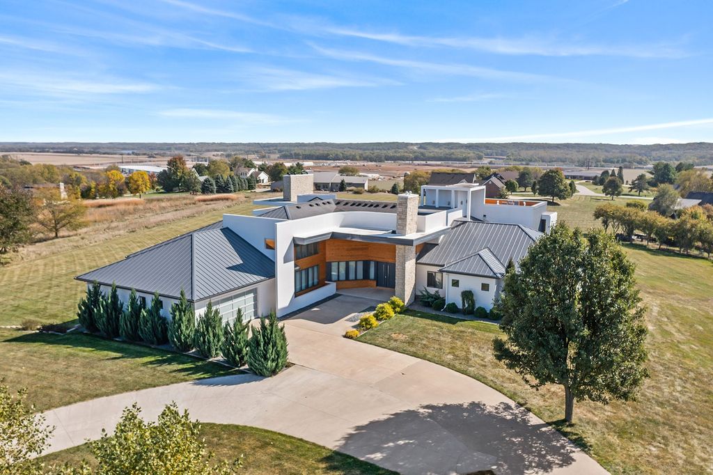31600 Silverado Lane, Waukee, IA 50263