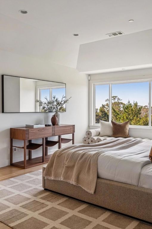 Image 14 of property listing at 822 Columbus Street, El Granada, CA 94018