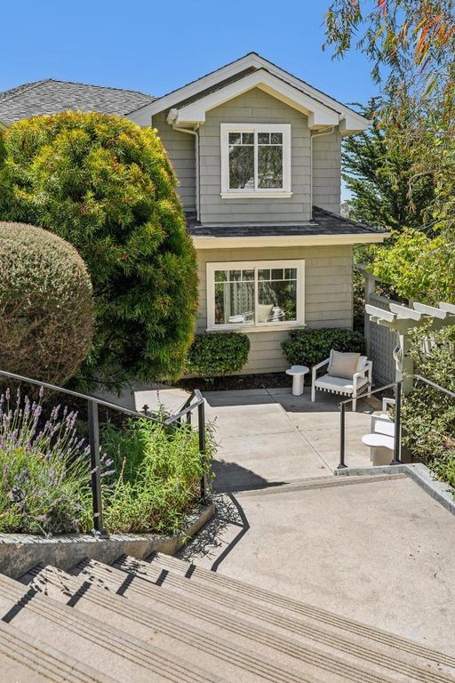 Image 2 of property listing at 822 Columbus Street, El Granada, CA 94018