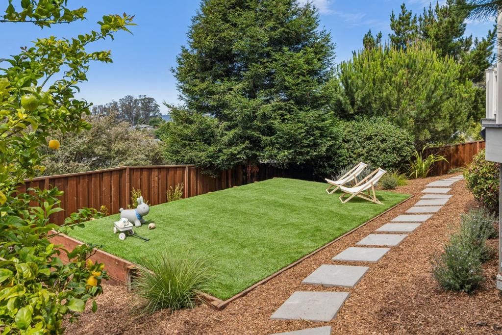Image 20 of property listing at 822 Columbus Street, El Granada, CA 94018
