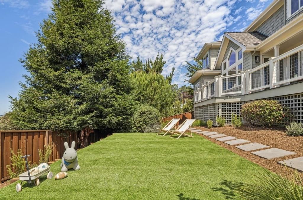 Image 21 of property listing at 822 Columbus Street, El Granada, CA 94018