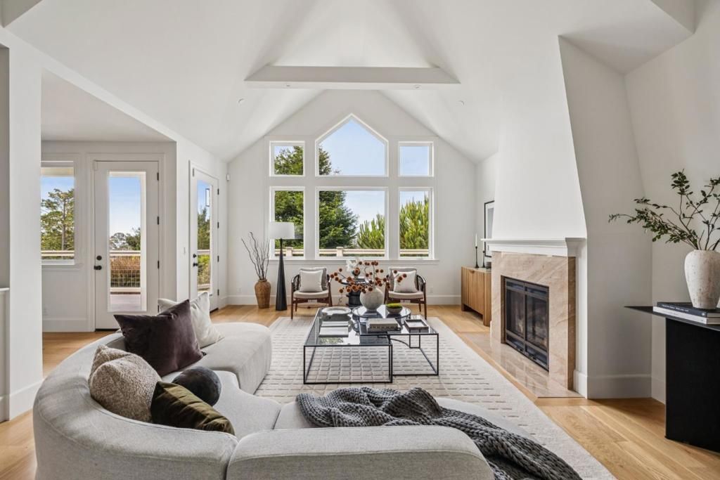 Image 3 of property listing at 822 Columbus Street, El Granada, CA 94018