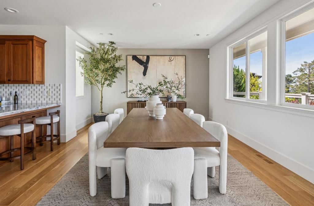 Image 7 of property listing at 822 Columbus Street, El Granada, CA 94018