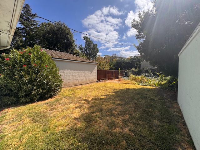 1140 8th Ave, Sacramento, CA 95818