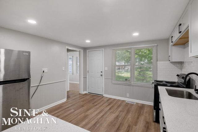 20933 Ridgemont Road, Harper Woods, MI 48225
