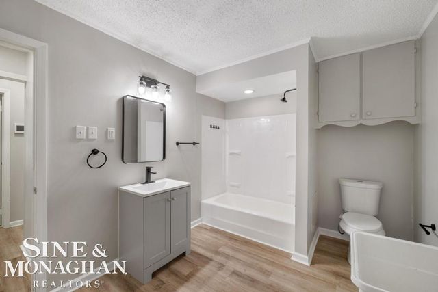 20933 Ridgemont Road, Harper Woods, MI 48225