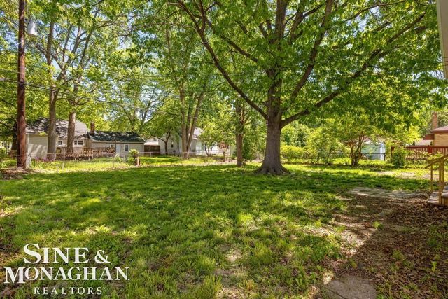 20933 Ridgemont Road, Harper Woods, MI 48225