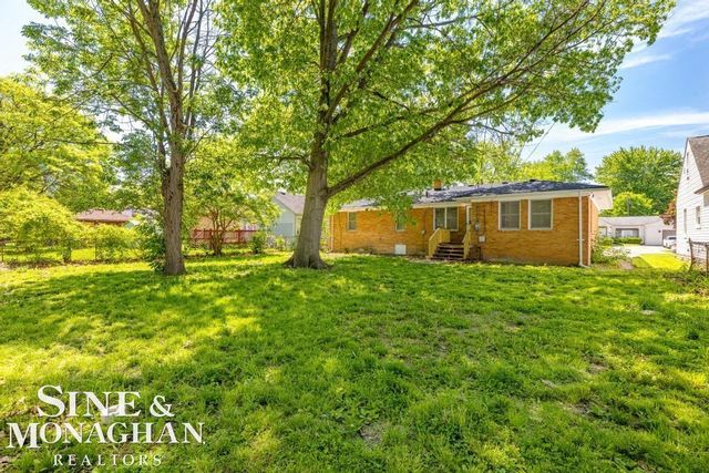 20933 Ridgemont Road, Harper Woods, MI 48225