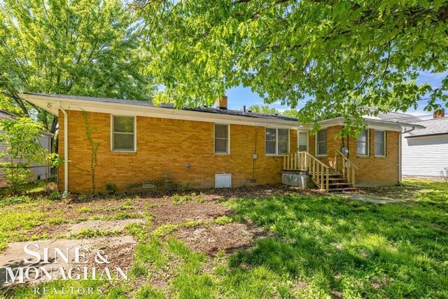 20933 Ridgemont Road, Harper Woods, MI 48225