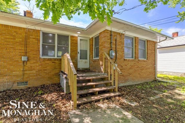 20933 Ridgemont Road, Harper Woods, MI 48225