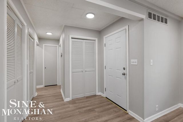 20933 Ridgemont Road, Harper Woods, MI 48225