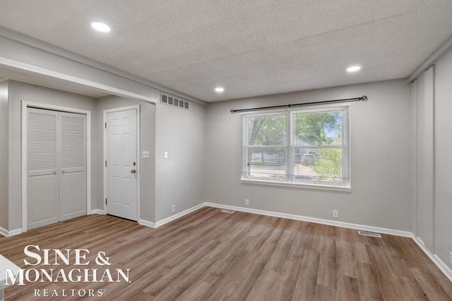 20933 Ridgemont Road, Harper Woods, MI 48225