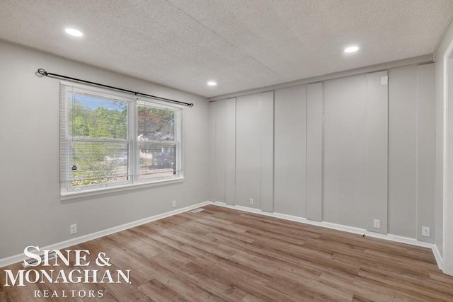 20933 Ridgemont Road, Harper Woods, MI 48225