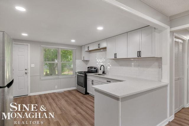 20933 Ridgemont Road, Harper Woods, MI 48225