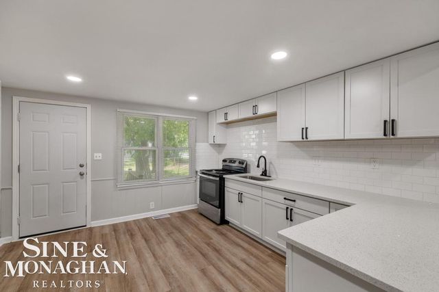 20933 Ridgemont Road, Harper Woods, MI 48225