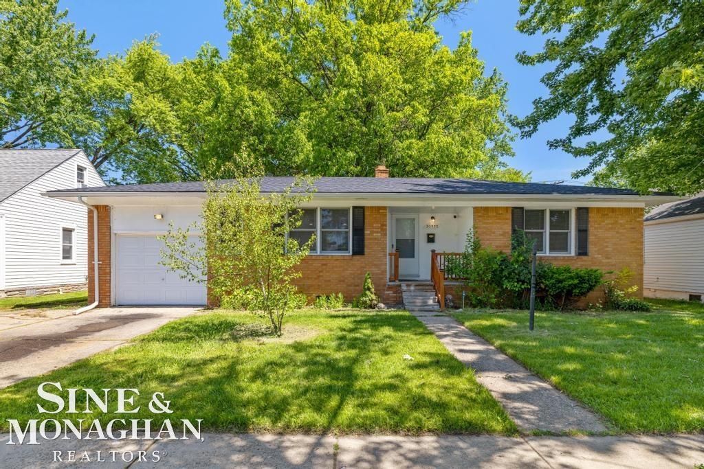 20933 Ridgemont Road, Harper Woods, MI 48225
