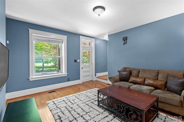 4062 Arsenal Street, St Louis, MO 63116