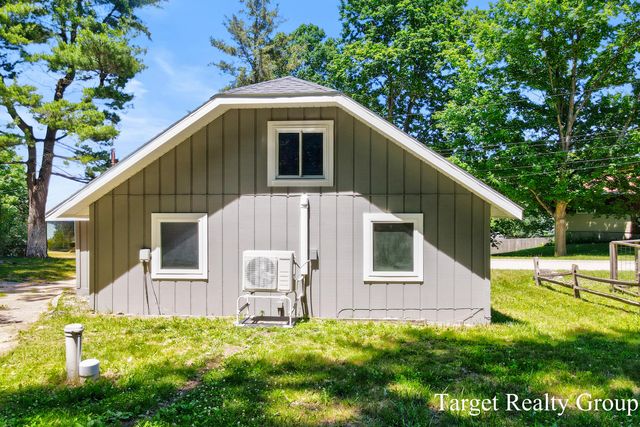 8660 Merry Drive NE, Rockford, MI 49341