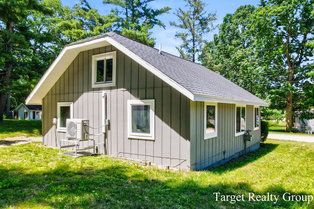 8660 Merry Drive NE, Rockford, MI 49341