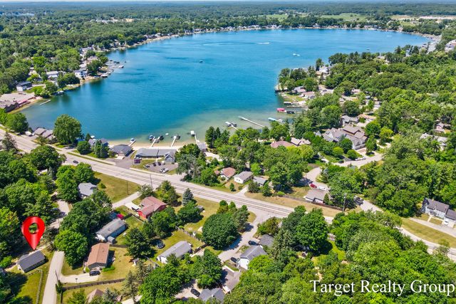 8660 Merry Drive NE, Rockford, MI 49341