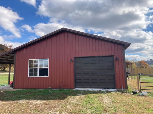 10689 103 Highway, Green Forest, AR 72638