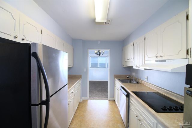 825 Bayshore Dr 407, Pensacola, FL 32507