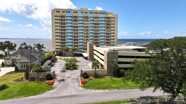 825 Bayshore Dr 407, Pensacola, FL 32507