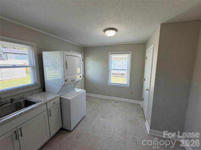 680 Tulsa Court NW, Concord, NC 28027