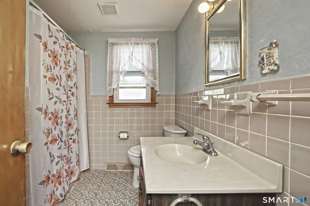 71 Sycaway Street, West Haven, CT 06516