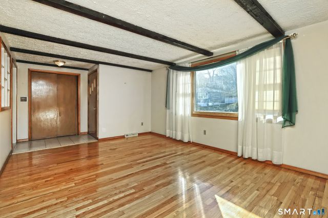 71 Sycaway Street, West Haven, CT 06516