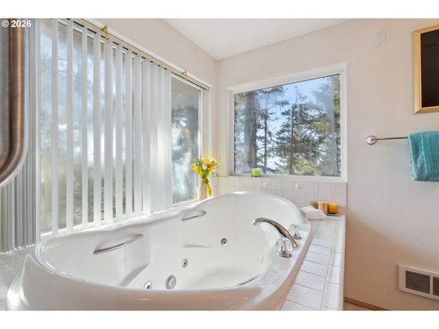 6095 HUCKLEBERRY Ln, Oceanside, OR 97134