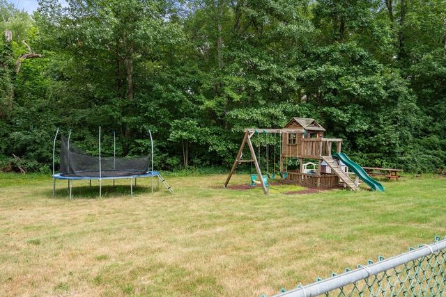 44 Susan Park Way, Uxbridge, MA 01569