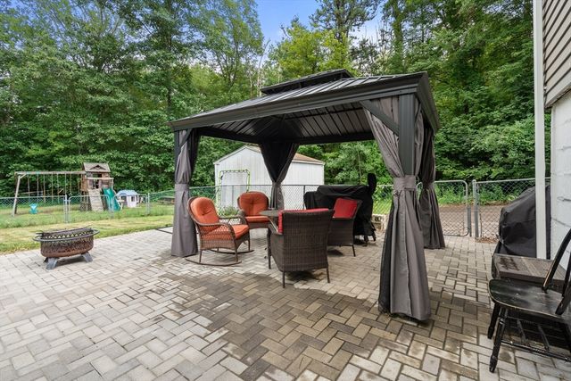 44 Susan Park Way, Uxbridge, MA 01569