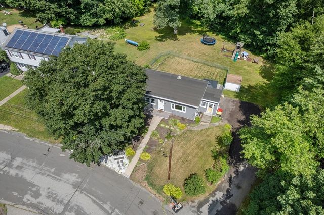 44 Susan Park Way, Uxbridge, MA 01569