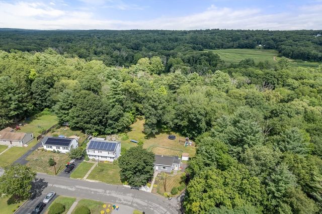 44 Susan Park Way, Uxbridge, MA 01569