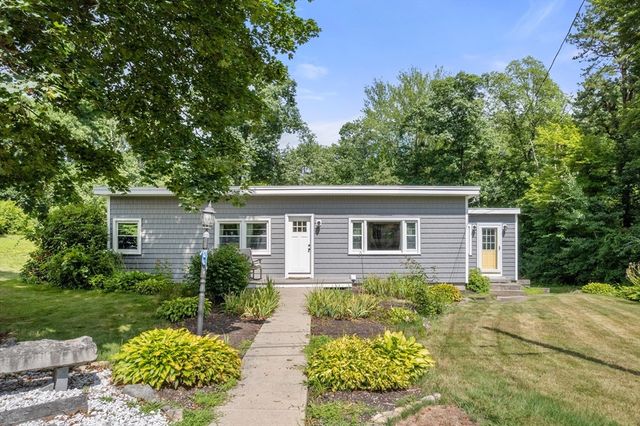 44 Susan Park Way, Uxbridge, MA 01569