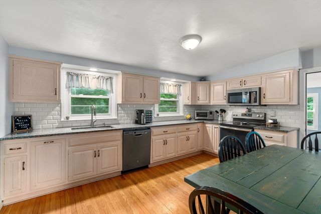 44 Susan Park Way, Uxbridge, MA 01569
