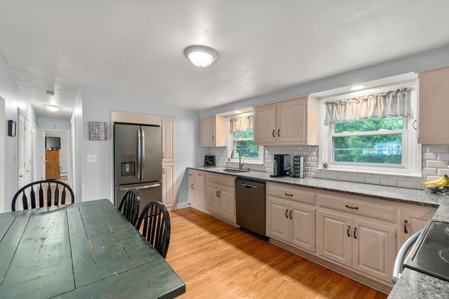 44 Susan Park Way, Uxbridge, MA 01569