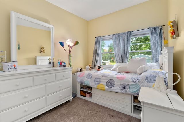 44 Susan Park Way, Uxbridge, MA 01569