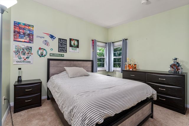 44 Susan Park Way, Uxbridge, MA 01569