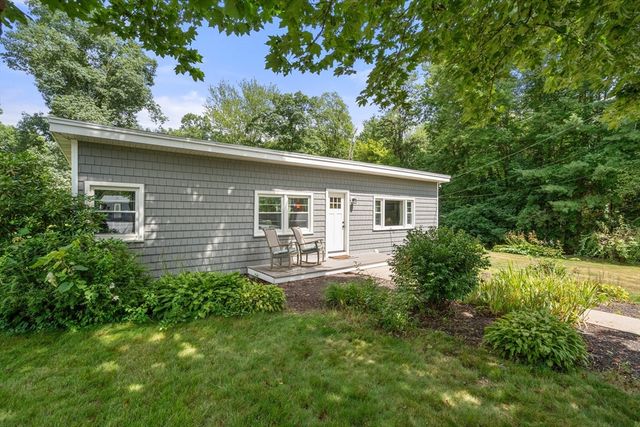 44 Susan Park Way, Uxbridge, MA 01569