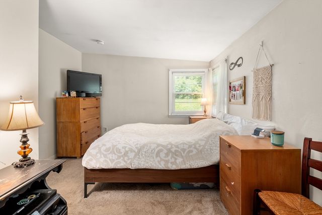 44 Susan Park Way, Uxbridge, MA 01569