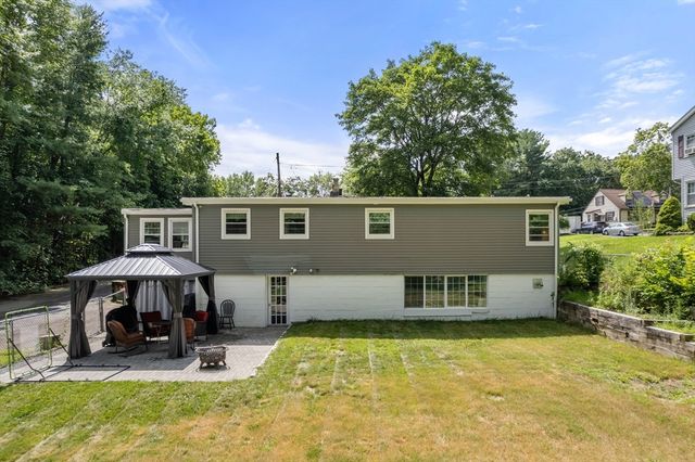 44 Susan Park Way, Uxbridge, MA 01569