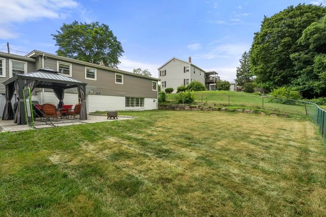 44 Susan Park Way, Uxbridge, MA 01569