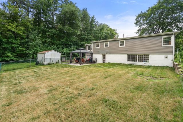 44 Susan Park Way, Uxbridge, MA 01569