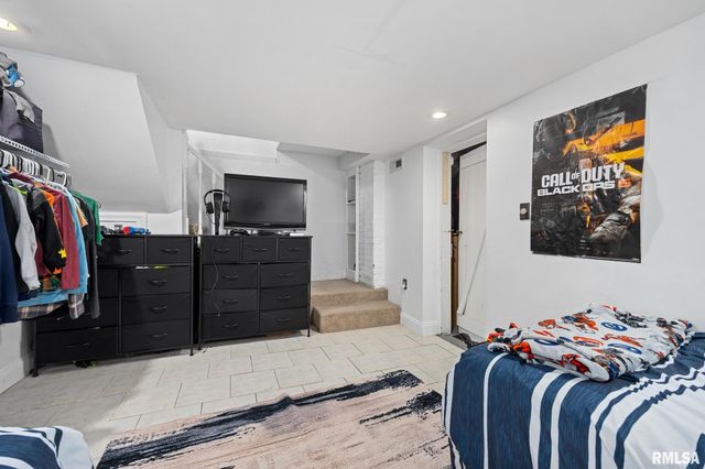 804 W MAYWOOD Avenue, Peoria, IL 61604