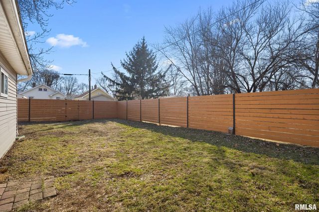 804 W MAYWOOD Avenue, Peoria, IL 61604