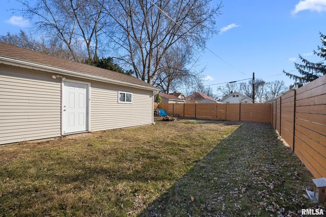 804 W MAYWOOD Avenue, Peoria, IL 61604