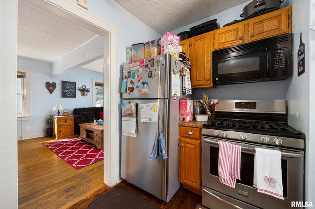 804 W MAYWOOD Avenue, Peoria, IL 61604