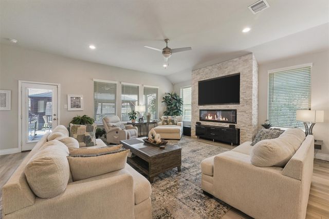 31211 Raleigh Creek Drive, Tomball, TX 77375